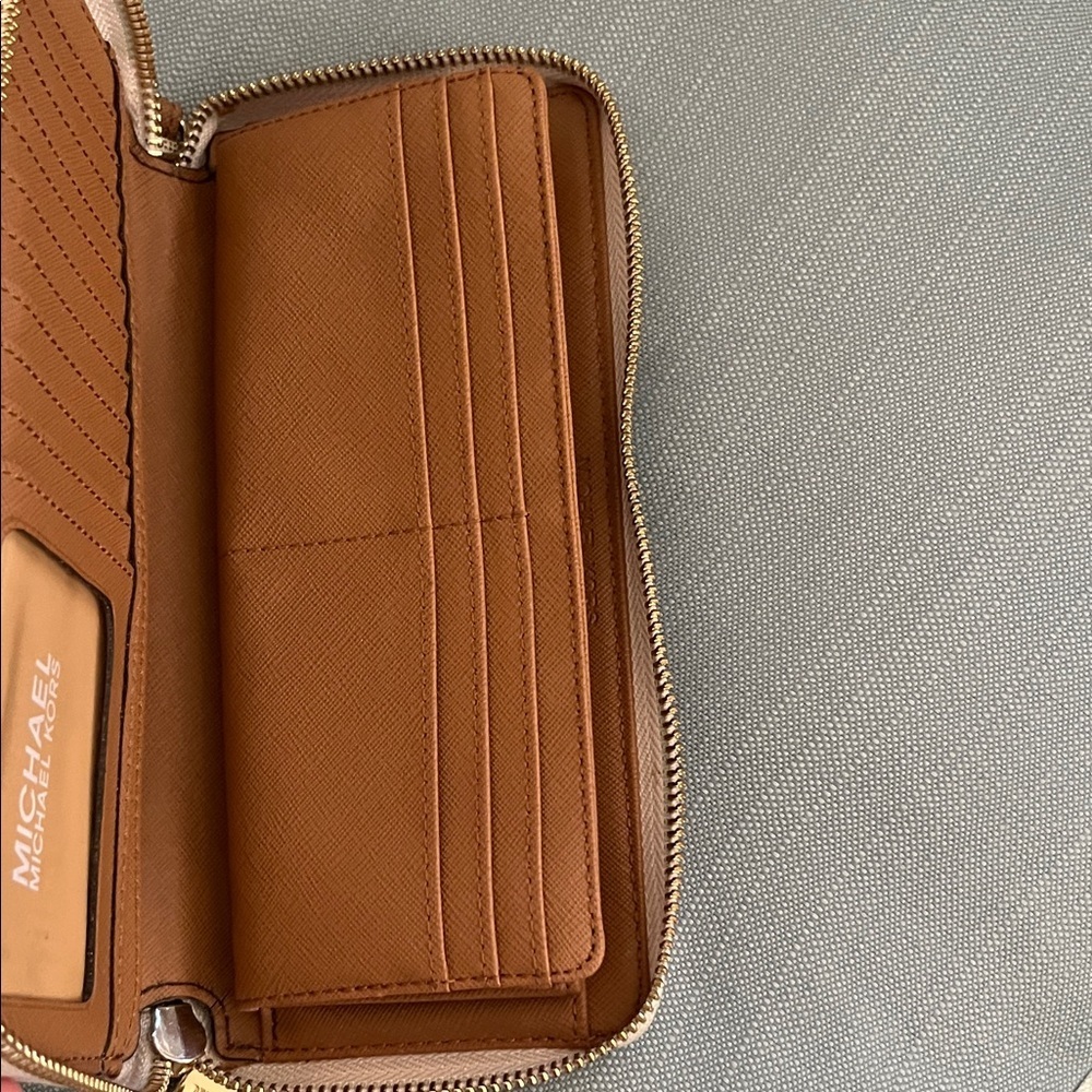 Michael Kors Monogram Key & Card Holder in Cream - Picture 9 of 16